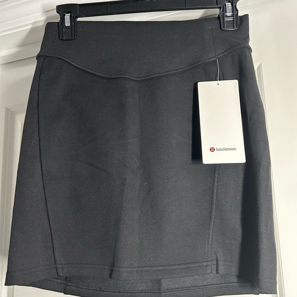 lululemon athletica Scuba Black High-Rise Mini Skirt - Picture 3 of 4